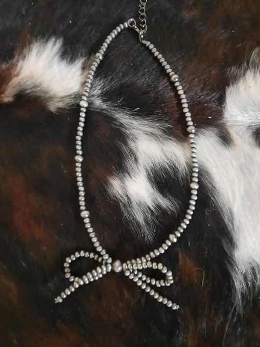Bow pearl necklace (faux)